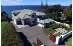Clifftop Entertainers Home with Amazing Garaging